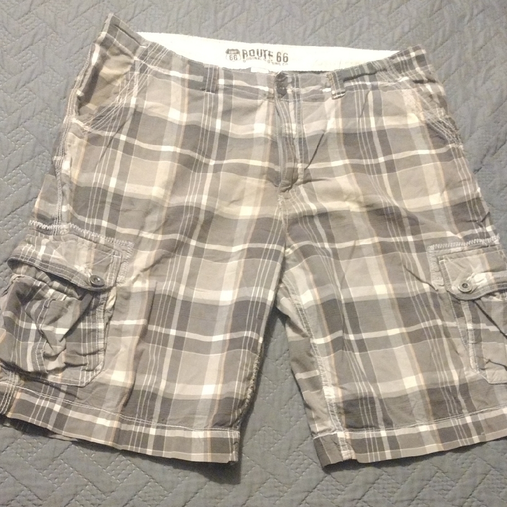 Route 66 Men's Tan and Gray Cargo Shorts